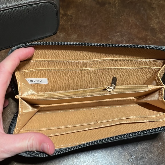 Dark Gray Purse with Bow and Matching Wallet - Picture 7 of 8